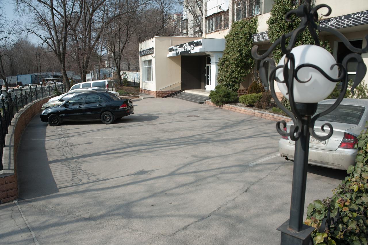 Hotel Bilyj Rojal à Zaporizhia Extérieur photo